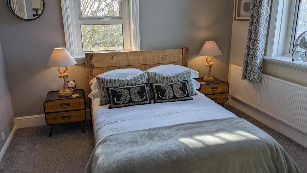 Oaklands 4*