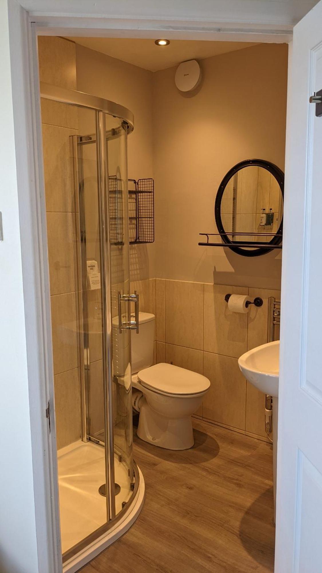 Oaklands 4*